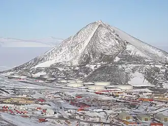 McMurdo vor dem Observation Hill (2007)