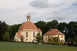 1922–1924: Johanneskirche mit Pfarrhaus in Kirschau (2012)