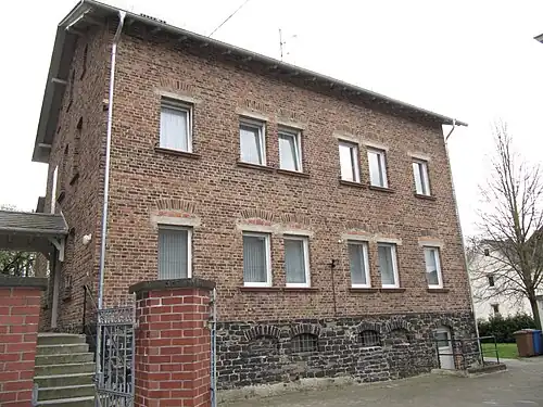 Pfarrhaus neben der Kirche