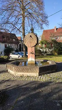 Brunnen mit Sonnenuhr, Oberweissach