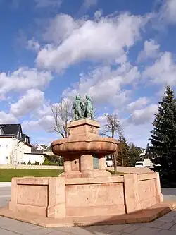 Hermann-Rudolph-Brunnen in Oelsnitz (2009 saniert)