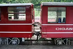 Die Kupplung befindet sich 640 mm über der Schienenoberkante statt 880 mm wie in Japan üblich.