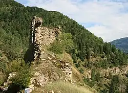 Burgruine Okropilauri beim gleichnamigen Dorf (Gemeinde Schuachewi)