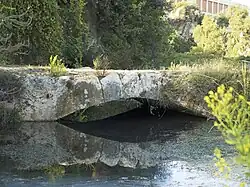 Alte Steinbrücke über den Arapsu-Bach im Stadtteil Arapsuyu in Antalya (Türkei)