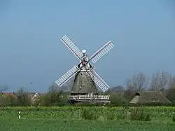 Die Oldsumer Windmühle gilt als Wahrzeichen des Ortes
