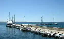 Fertige Erweiterung der Mole in Olib