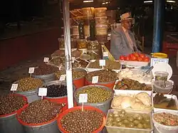 Olivenstand auf dem Avni-Rustemi-Platz