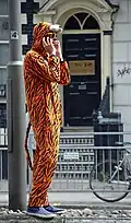 Mann in einem Onesie (Brighton Pride 2013)