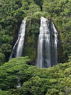 Der ʻŌpaekaʻa-Wasserfall am Highway 580