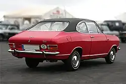 Kadett „Coupé F“ (Heckansicht); das Vinyldach war gegen Aufpreis erhältlich.