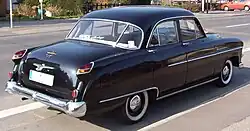 Opel Kapitän ’54 (Rückseite mit dreigeteiltem Heckfenster)