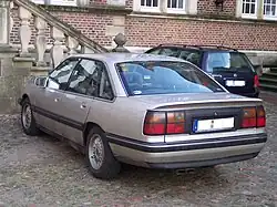 Opel Senator B, ab Herbst 1989 besaß der Senator einen Heckspoiler und dunkle Heckleuchten