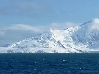 Der Organa Peak (Bildmitte)