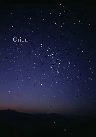 Rigel ist ein heller Stern im Sternbild Orion (rechts unten)