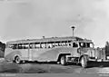 Der Bus „Ormen lange“ („langer Wurm“), gebaut als Sattelauflieger. Er verkehrte in den 1940er Jahren zwischen Oslo und Hønefoss. Der Aufbau wurde von HøKa geliefert.