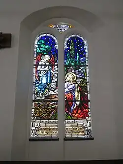 Das Buntglasfenster zeigt die "Versuchung Jesu"