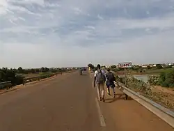 Ortsausgang Diboli an der Grenze zum Senegal