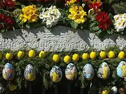 Osterbrunnen-Eier mit Christus-Motiven (2005)