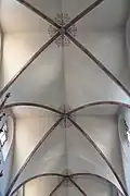Kreuzgratgewölbe im Langhaus
