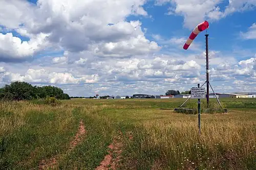 Blick von Westen auf den Flugplatz auf der Pottschütthöhe