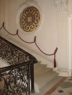 Freitragende Kaiserstein-stufen.