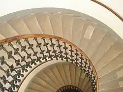 Vom Innenhof zum Stiegenhaus