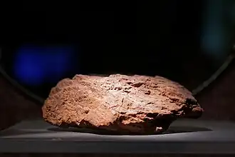 Der Pallasit aus Krasnojarsk im Palais de la découverte (Paris)