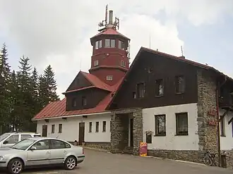 Pancíř-Gipfel mit Aussichtsturm