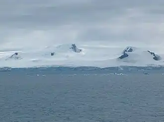 Blick von Half Moon Island auf den Panega-Gletscher