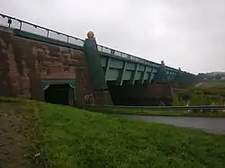 Die neue Kanalbrücke von Osten aus gesehen.