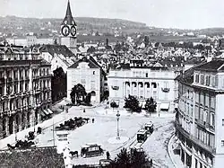 Der Zürcher Paradeplatz Ende der 1880er Jahre mit Rösslitrams und Droschken
