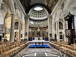 Langhaus südwärts zum Hauptaltar