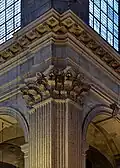 Kannelierte Pilaster (St-Sulpice, Paris; 17./18. Jahrhundert)