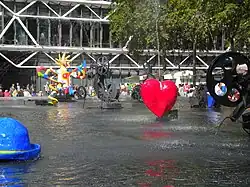 Der Clowns-Hut, links angeschnitten, die Schlange, der Feuervogel, die Spirale, das Herz, Ragtime, rechts angeschnitten