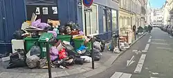Haufen an nicht abgeholtem Müll an einer Straßenecke in Paris am 16. März 2023.