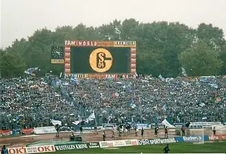 Das Parkstadion vor der Partie des FC Schalke 04 gegen den 1. FC Nürnberg am 12. September 1998