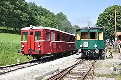 Historische Triebwagen im Museumsbahnhof