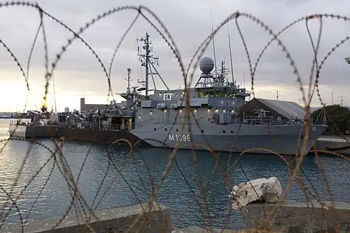 Das Minenjagdboot Passau im UNIFIL-Einsatz während eines Hafenaufenthalts