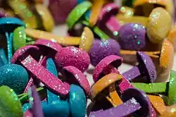 Farbige Musterklammer – aus Blech – lackiert