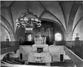 Inneres der Kirche mit Steinplastik und Orgel um 1905
