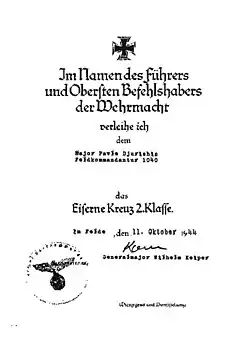 Urkunde und Meldung auf dem Titelblatt der Zeitung Lovćen über die Verleihung des Eisernen Kreuzes an Đurišić am 11. Oktober 1944. Die Verleihungsurkunde unterzeichnete der Militärbefehlshaber von Montenegro Generalmajor Wilhelm Keiper (1893–1957).
