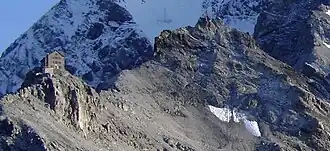 Links die Payerhütte, rechts die Tabarettaspitze. Dahinter die Nordwand des Ortlers