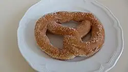Pfannkuchenbrezel – Brezel aus süßem Hefeteig