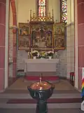Josefsaltar mit Chor und Taufbecken