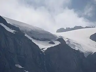 Die Zunge des Hillegletschers mit dem Gipfelgrat des Hillehorns