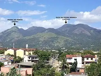Blick auf den Gipfel des Pico da Pedra Branca und den Pedra do Ponto