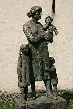 Dorothea-Statue, 1991, an der Pfarr- und Wallfahrtskirche Sachseln