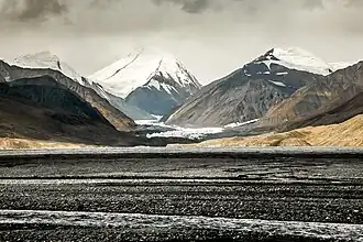 Pik Oktjabrski von Südosten