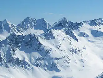 Piz Blas rechts der Mitte im Hintergrund