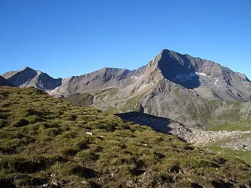 Piz Alv und Piz Grisch (r.), aufgenommen vom Pass da Schmorras